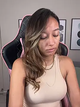 Snapshot of DianaHopson chatting on March 2025 10:46:01 AM DianaHopson online show from March 2025 10:46:01 AM