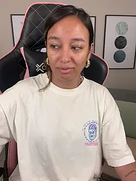 Snapshot of DianaHopson chatting on March 2025 10:44:02 AM DianaHopson online show from March 2025 10:44:02 AM