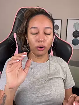 Snapshot of DianaHopson chatting on March 2025 10:40:02 AM DianaHopson online show from March 2025 10:40:02 AM