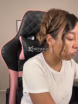 Snapshot of DianaHopson chatting on March 2025 10:29:01 AM DianaHopson online show from March 2025 10:29:01 AM