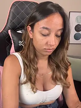 Snapshot of DianaHopson chatting on March 2025 10:38:01 PM DianaHopson online show from March 2025 10:38:01 PM