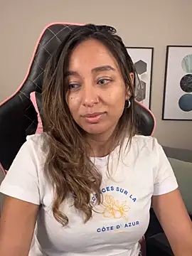 Snapshot of DianaHopson chatting on March 2025 12:23:02 AM DianaHopson online show from March 2025 12:23:02 AM