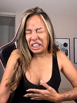 Snapshot of DianaHopson chatting on September 2025 10:04:02 AM DianaHopson online show from September 2025 10:04:02 AM