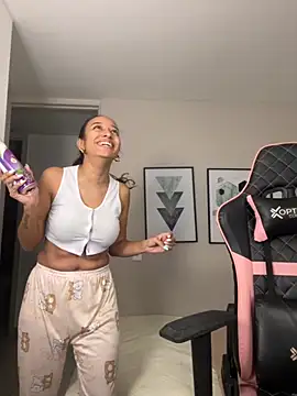 Snapshot of DianaHopson chatting on September 2025 10:28:02 AM DianaHopson online show from September 2025 10:28:02 AM