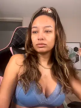 Snapshot of DianaHopson chatting on September 2025 11:23:02 AM DianaHopson online show from September 2025 11:23:02 AM