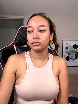 Snapshot of DianaHopson chatting on September 2025 11:24:01 AM DianaHopson online show from September 2025 11:24:01 AM