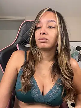 Snapshot of DianaHopson chatting on September 2025 11:26:01 AM DianaHopson online show from September 2025 11:26:01 AM