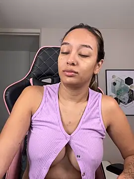 Snapshot of DianaHopson chatting on October 2025 11:52:02 AM DianaHopson online show from October 2025 11:52:02 AM