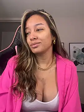 Snapshot of DianaHopson chatting on October 2025 09:51:02 AM DianaHopson online show from October 2025 09:51:02 AM