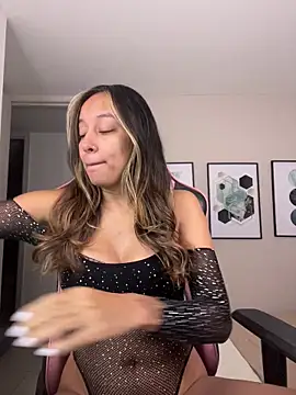 Snapshot of DianaHopson chatting on October 2025 10:36:02 AM DianaHopson online show from October 2025 10:36:02 AM