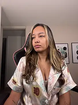 Snapshot of DianaHopson chatting on October 2025 12:20:02 AM DianaHopson online show from October 2025 12:20:02 AM