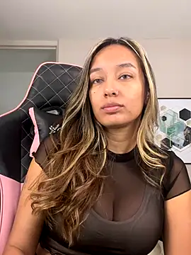 Snapshot of DianaHopson chatting on October 2025 01:33:02 PM DianaHopson online show from October 2025 01:33:02 PM