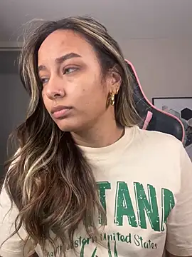 Snapshot of DianaHopson chatting on October 2025 01:57:01 AM DianaHopson online show from October 2025 01:57:01 AM