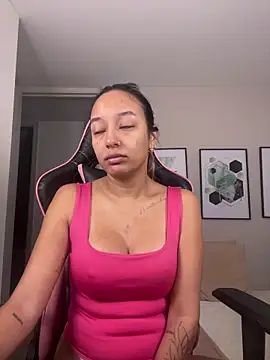 Snapshot of DianaHopson chatting on November 2025 11:23:02 AM DianaHopson online show from November 2025 11:23:02 AM