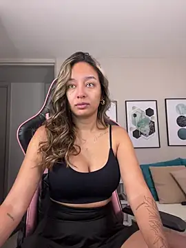 Snapshot of DianaHopson chatting on November 2025 10:47:01 AM DianaHopson online show from November 2025 10:47:01 AM