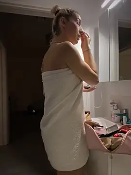 Ella Charm online show from October 2025 03:41:01 PM