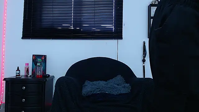 Snapshot of KinkyAllisonSub chatting on February 2025 02:59:02 PM KinkyAllisonSub online show from February 2025 02:59:02 PM