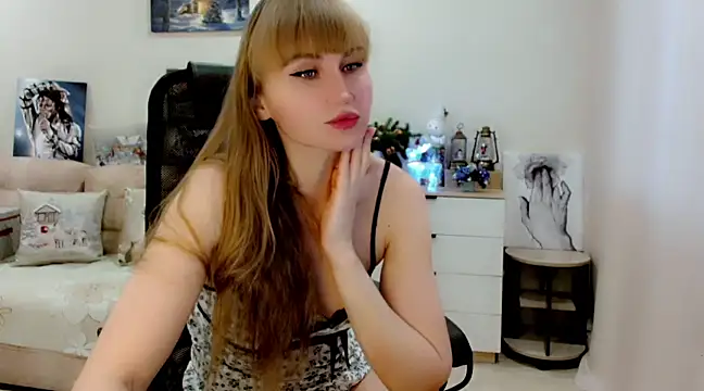 Snapshot of EveLove33 chatting on February 2025 05:05:02 AM EveLove33 online show from February 2025 05:05:02 AM