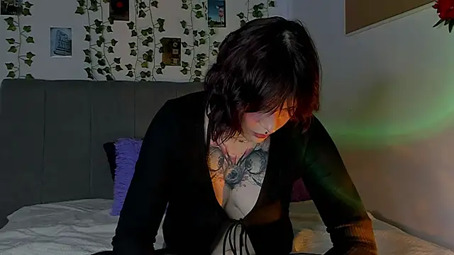 miss Lizzy online show from December 2024 04:19:01 AM