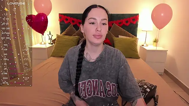 Snapshot of missAngellina chatting on February 2025 11:00:02 PM missAngellina online show from February 2025 11:00:02 PM