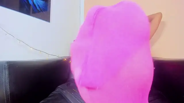 BRITANY WELLS  online show from December 2025 12:33:02 PM