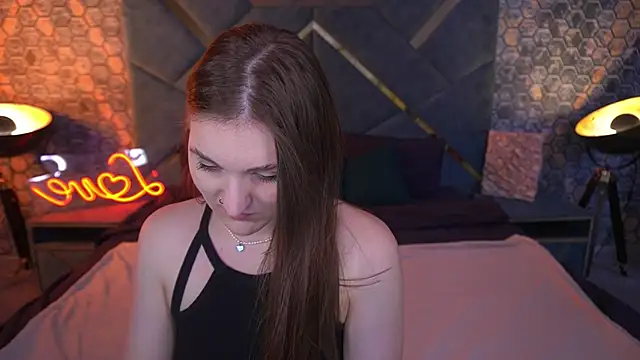 Snapshot of EmmyCharmm chatting on September 2025 06:06:02 AM EmmyCharmm online show from September 2025 06:06:02 AM