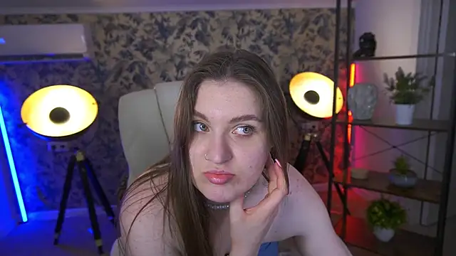 Snapshot of EmmyCharmm chatting on June 2026 05:45:01 AM EmmyCharmm online show from June 2026 05:45:01 AM
