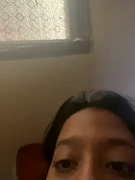 Snapshot of laila044 chatting on October 2025 01:32:01 PM laila044 online show from October 2025 01:32:01 PM