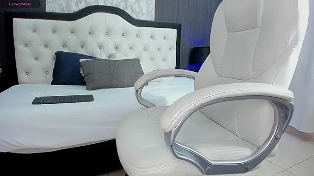 Snapshot of amara_falcon chatting on February 2025 01:43:02 PM amara falcon online show from February 2025 01:43:02 PM