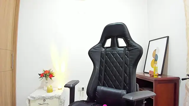 Snapshot of amara_falcon chatting on October 2025 12:24:02 PM amara falcon online show from October 2025 12:24:02 PM