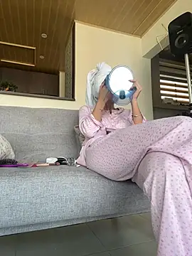 Ameellie online show from January 2025 03:33:01 PM