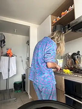 Ameellie online show from September 2025 04:20:02 PM