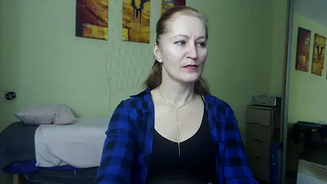 Snapshot of AmellyGrand chatting on February 2025 03:52:02 PM AmellyGrand online show from February 2025 03:52:02 PM