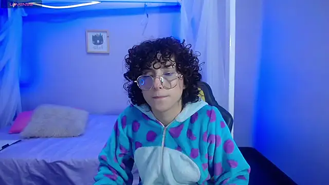 little  amy  online show from December 2024 08:54:01 PM