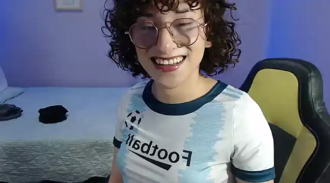 little  amy  online show from January 2025 08:45:01 PM