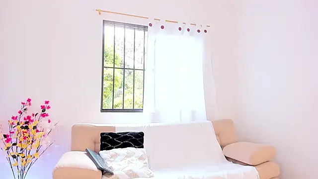 Snapshot of Alaia_Ferrer_ chatting on October 2025 08:19:01 PM Alaia Ferrer online show from October 2025 08:19:01 PM