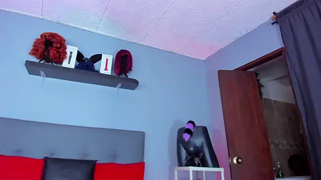 Coco Kiss online show from November 2025 07:13:01 PM