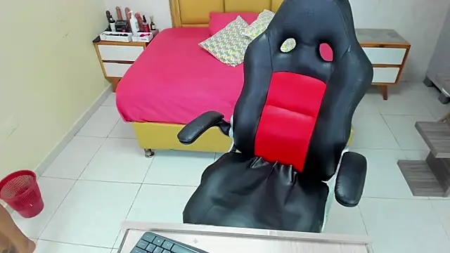 Snapshot of MILEY_JOAS2 chatting on October 2025 12:28:01 PM MILEY JOAS2 online show from October 2025 12:28:01 PM