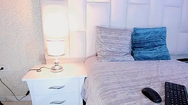 Snapshot of andrea_alvarz chatting on December 2025 04:50:01 AM andrea alvarz online show from December 2025 04:50:01 AM