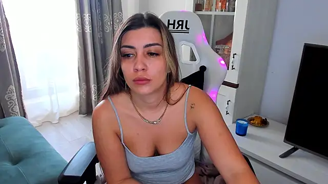 Snapshot of EveEvian chatting on January 2025 08:52:01 AM EveEvian online show from January 2025 08:52:01 AM