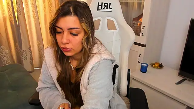 Snapshot of EveEvian chatting on January 2025 09:11:02 AM EveEvian online show from January 2025 09:11:02 AM