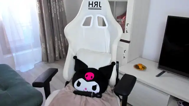 Snapshot of EveEvian chatting on February 2025 03:38:01 PM EveEvian online show from February 2025 03:38:01 PM