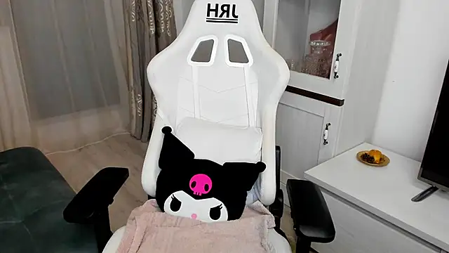 Snapshot of EveEvian chatting on March 2025 04:46:02 PM EveEvian online show from March 2025 04:46:02 PM