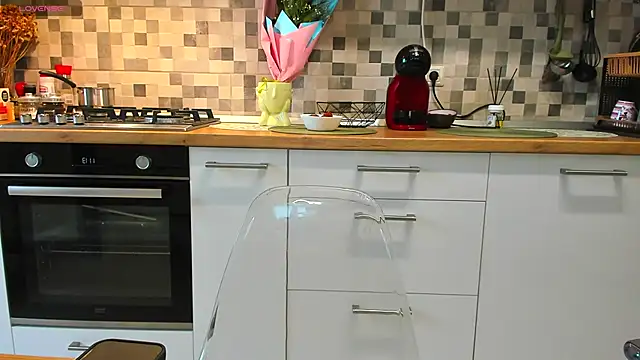 Snapshot of EveEvian chatting on October 2025 08:12:02 AM EveEvian online show from October 2025 08:12:02 AM