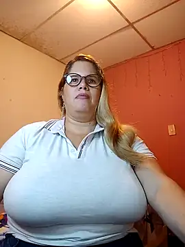 EllisW8 online show from January 2025 11:02:02 PM