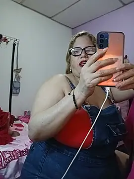 EllisW8 online show from July 2026 11:01:01 PM