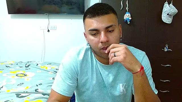 2ScarletandRyan8 online show from December 2024 01:32:02 PM