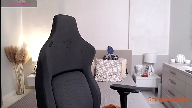 Smileyouarehere online show from October 2025 01:50:01 AM