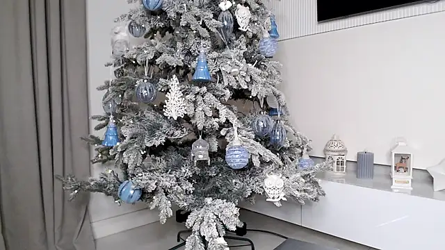 Smileyouarehere online show from December 2025 11:57:02 PM