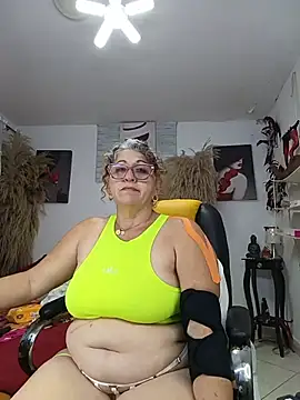 Snapshot of evelin_hott chatting on May 2026 11:44:01 PM evelin hott online show from May 2026 11:44:01 PM